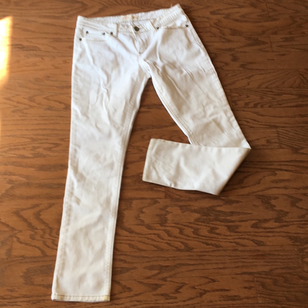 White jeans ! Never go out of style